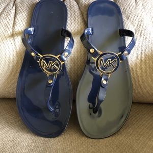 michael kors navy blue flip flops